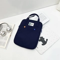 Marineblauwe canvas laptoptas met oranje drukknopdetails en stevige handgrepen - Blauwe Tablethoes Stijl
