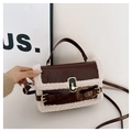Borsa a tracolla in pelle marrone con bordo in shearling bianco e chiusura dorata - Marrone