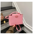 Sac seau rose texture litchi avec boucle ronde en métal et bandoulière amovible - Rose