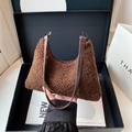 Braune Teddy-Fleece Hobo-Tasche mit Lederriemen in einer hochwertigen Geschenkbox - Braun