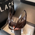 Borsa a tracolla retrò marrone scuro in pelle con borchie e tracolla regolabile - Marrone