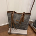 Borsa tote chic in tela lavata grigia con cinturini in similpelle marrone a contrasto - Grigio