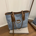 Borsa tote in denim blu lavato con manici in pelle marrone e grande capacità - Blu