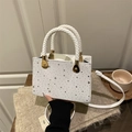 Borsa a spalla bianca con stampa a stelle, manico intrecciato e dettagli in oro - Bianco