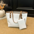Borsa tote intrecciata bianca con finiture in pelle marrone e pochette coordinata - Bianco