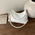 Borsa a secchiello a mezzaluna bianca con catena d'argento e tracolla regolabile - Grande / Bianco