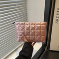 Pochette metallizzata trapuntata rosa con cerniera nera per organizzazione alla moda - Rosa