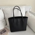 Borsa tote retrò in pelle nera di grande capacità con spalline per il pendolarismo quotidiano - Nero