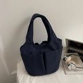 Minimalistische dunkelblaue Canvas-Tragetasche mit zwei Vordertaschen für den Alltag - Blau