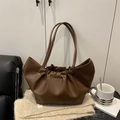 Bolso tote grande marrón oscuro de cuero sintético con diseño plisado y asas finas - Marrón