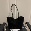 Bolso tote chic con estampado de leopardo negro, textura de terciopelo y oro - Negro