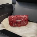 Borsa a tracolla in vernice rossa con borchie argentate e catena in scatola regalo di lusso - Rosso