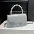 Sac bandoulière carré en cuir gris avec poignée et logo fashion élégant - Gris