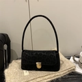 Elegante Baguette-Tasche mit schwarzem Leopardenmuster, Langgriff und Goldverschluss - Schwarz