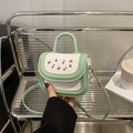Borsa a tracolla chic verde menta e bianca con stampe ciliegie e dettagli dorati - Verde