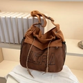 Borsa tote in nylon marrone con inserti in mesh neri e stampa di lettere ULTRA - Marrone