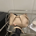 Elegante borsa a tracolla beige con design a pieghe e catena d'argento da donna - Cachi