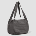 Bolso tipo cubo de nailon plisado gris oscuro con diseño minimalista y gran capacidad - Gris