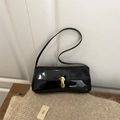 Sac baguette en cuir verni noir brillant avec détail de fermoir en métal doré - Noir
