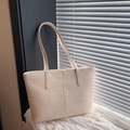 Borsa tote beige con trama a coccodrillo e design minimalista ad ampia capacità - Senza Pendente / Bianco