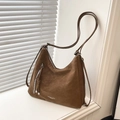 Grande borsa tote marrone vintage con logo e finitura in morbida pelle scamosciata - Marrone