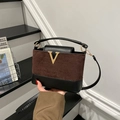 Sac à main bicolore rétro avec logo V doré et texture en daim pour femmes chic - Marron