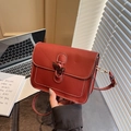 Borsa a tracolla quadrata rossa vintage con cuciture a contrasto e fibbia in corno - Borgogna