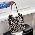 Grote leopard print pluche shopper met gestippelde touwhandvatten voor dames mode tas - Wit