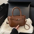 Braune Handtasche aus Kunstleder mit Silberschnalle und abnehmbarem Schultergurt - Braun