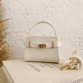 Mini sac à main beige texturé avec fermoir tournant doré et bandoulière amovible - Blanc