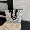Zilveren shopper met sterrenstiksels en zwarte dikke touw hengsels - Zilver