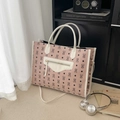 Rosa-beige Tragetasche mit Bärenmuster, Handgriffen und verstellbarem Schultergurt - Rosa
