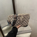 Elegante riñonera beige con estampado de letras M y correa ancha de estilo étnico - Caqui
