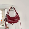 Bolso de mano bordeaux en forma de media luna con lazo y correa de cadena plateada - Rojo