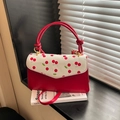 Rote Ledertasche mit weißer Kirsch-Print-Klappe und schickem rotem Ring-Handgriff - Kirsche / Rot