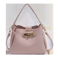 Minimalistische rosa Beuteltasche aus Leder mit Narbung und goldenem Drehverschluss - Rosa