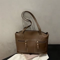 Borsa tote in pelle marrone con tasche con zip e cuciture a contrasto - Marrone Scuro
