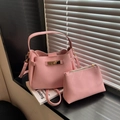 Set di borse in pelle rosa a grana con chiusura girevole dorata e tracolla rimovibile - Rosa