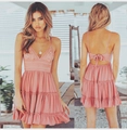 Vestido corto rosa con espalda aireada, encaje y falda de volantes en capas para verano - S / Rosa Loto