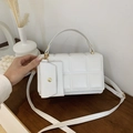 Bolso de mano acolchado blanco con monedero extraíble y elegantes detalles dorados - Blanco