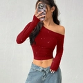 Eng anliegendes rotes schulterfreies Langarmshirt aus glitzerndem Rippstrick-Stoff - S / Rot