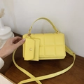 Bolso de mano cuadrado acolchado amarillo brillante con monedero a juego y asa - Amarillo