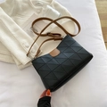 Elegante borsa a secchiello nera trapuntata con motivi geometrici e tracolla - Nero Marrone