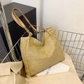 Bolso tote de paja tejida de verano con correas de cuero marrón y anillos de metal modernos - Caqui