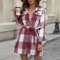 Elegantes rot-weißes kariertes Langarm-Hemdkleid mit Taillengürtel und Brusttaschen - S / Weinrot