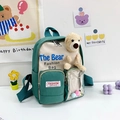 Mochila infantil de lona en verde retro y blanco con adorable oso de peluche frontal - Verde