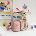 Mochila infantil rosa con un oso de peluche y texto azul de moda en la parte frontal - Rosa