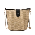 Stro emmertas in beige met zwart leren bies en een elegante gouden kettingriem - Zwart