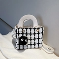 Borsa alla moda in tweed a quadri bianchi e neri con ciondolo di peluche e tracolla - Bianco Senza Pendente