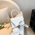 Sac à main blanc à motif crocodile avec fermoir doré et bandoulière amovible pour femme - Blanc